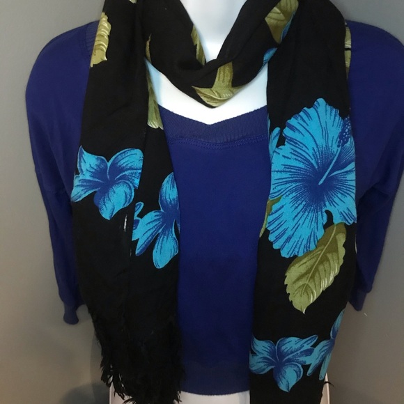 100% Rayon Floral Print Square Scarf - Picture 2 of 6